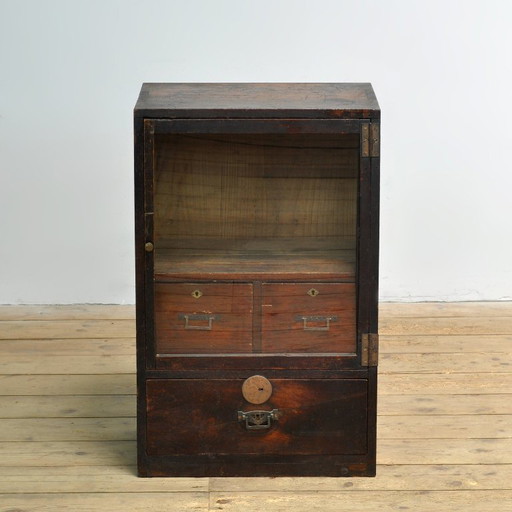 Petite vitrine japonaise, vers 1925