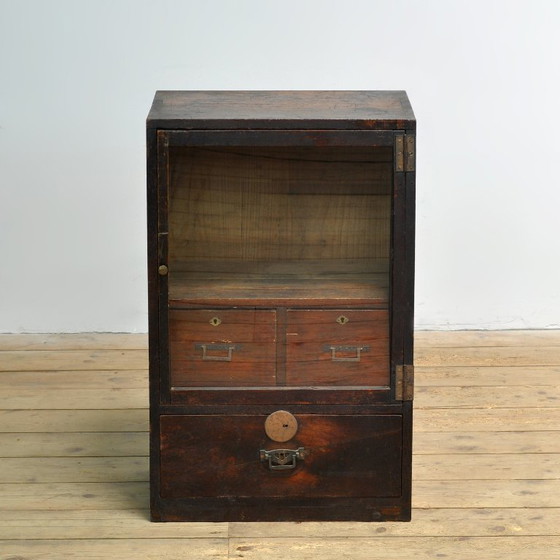 Image 1 of Petite vitrine japonaise, vers 1925