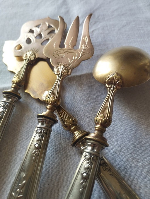 An old-fashioned dessert or hors d'oeuvre service