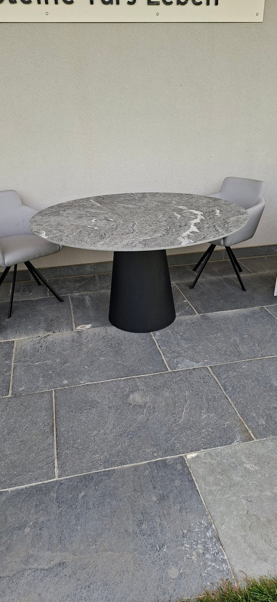 Outdoor dining table made of Pietra Di Vals porcelain stoneware – Disasso, Metal, Ceramic (photo 7 of 10)