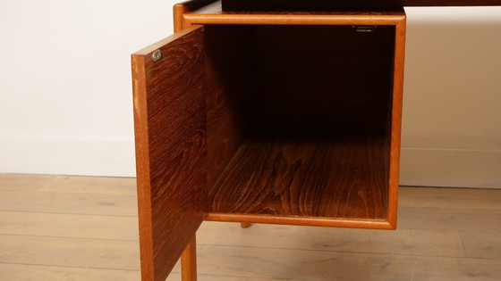 Image 1 of Bureau vintage | Conception danoise | Teck | Arné Vodder