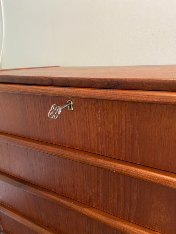 Image 1 of Vintage Deense ladekast in teak met 5 laden