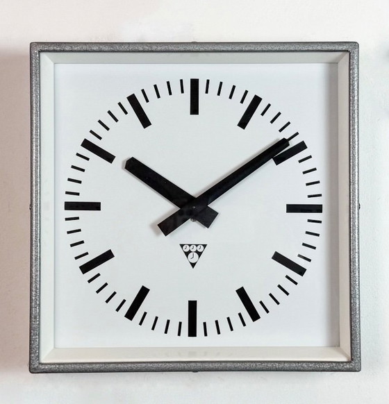 Image 1 of Graue, quadratische Wanduhr im Industriestil von Pragotron, 1970er Jahre