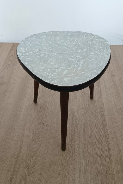 Petite table d'appoint des années 50