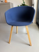 In vendita. 5 sedie blu, marca Hay.