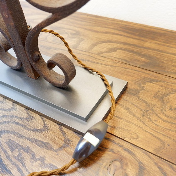 Image 1 of Grote smeedijzeren tafellamp