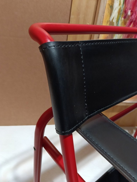 Image 1 of Bolso Knoll Wassily B3 rojo mate, nuevo-usado, en piel negra, de Marcel Breuer.