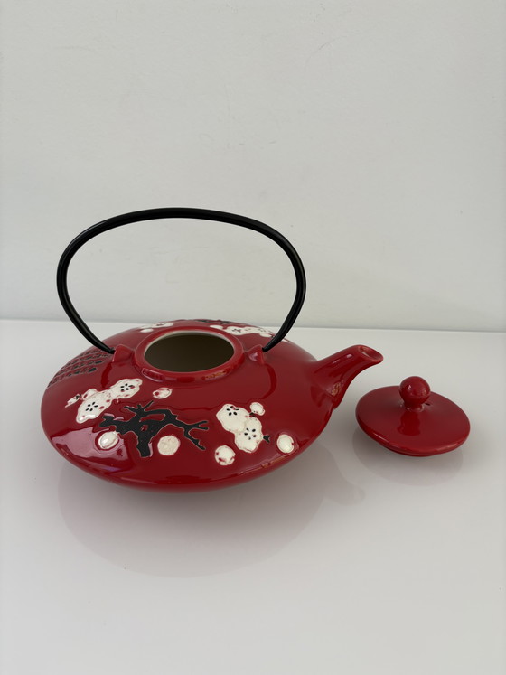 Image 1 of Traditional Japanese teapot in red ceramic, 700 ml capacity