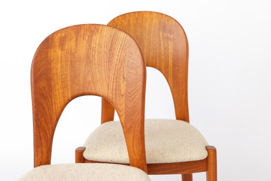 Een paar Niels Koefoed teakhouten eetkamerstoelen, Deense moderne stoelen uit de jaren 70, lichtbeige wollen (photo 5 of 11)