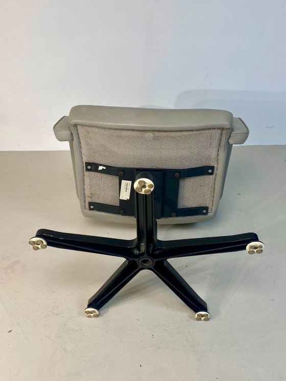 Image 1 of Visitor armchair mobilier international cuir Gris 2000 Ref Camilla