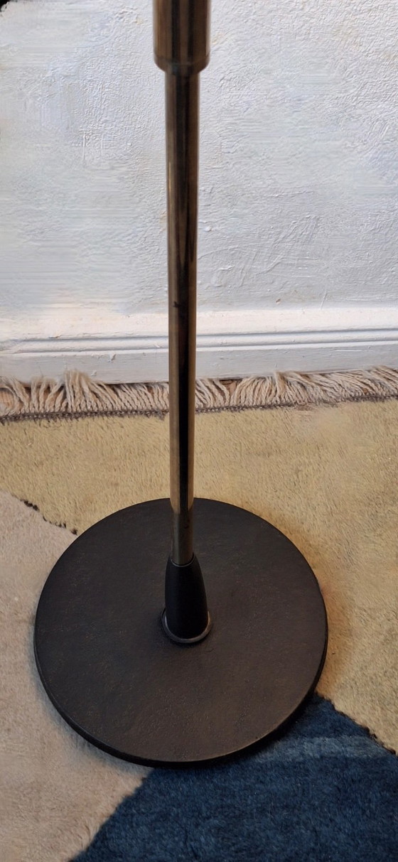 Messing vloerlamp uit het midden van de 20e eeuw, 360 graden draaibaar en in hoogte verstelbaar. (photo 10 of 20)