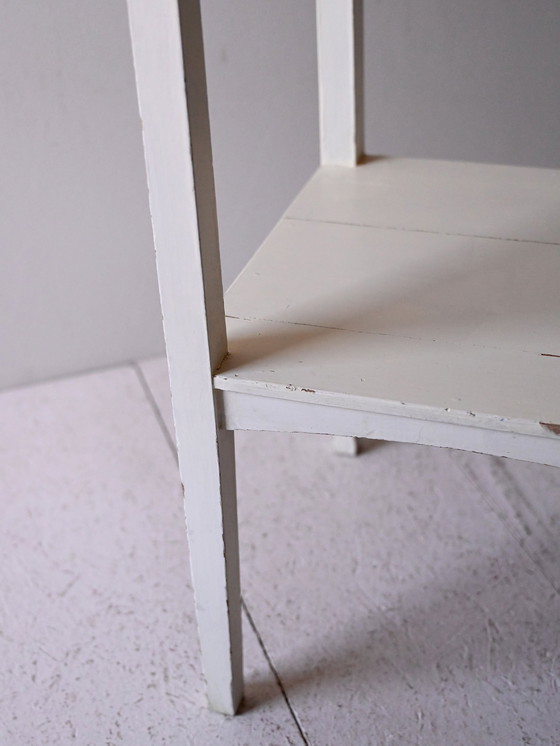 Image 1 of Paar mid-century Scandinavische witgeschilderde nachtkastjes