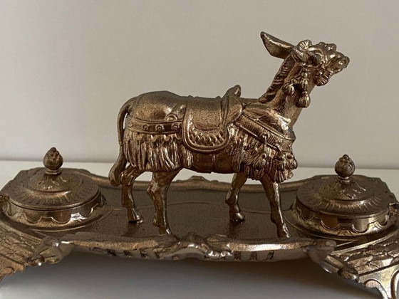 Image 1 of Écritoire à Double Encriers Modèle Atypique Métal Doré Patiné Décor Mulet Orient