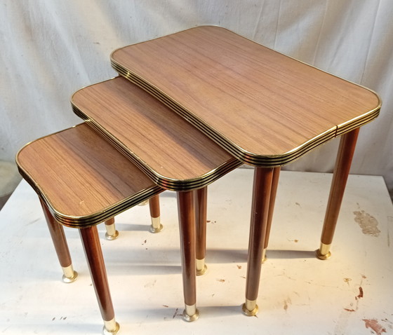 Image 1 of Retro-Tischnest