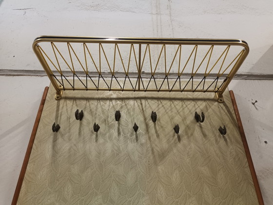 Garde-robe des années 1950 – Étagères murales, Textile, Metal (photo 10 of 13)