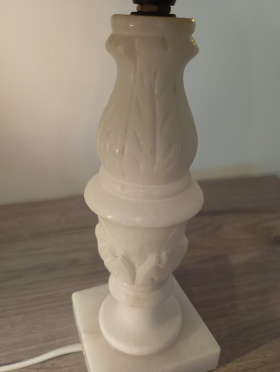 Image 1 of Lampe vintage albâtre véritable sculpté lumineux abat jour noir et or neuf électricité conforme excellent etat