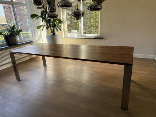 1 Bert Plantagie Table à manger en bois de noyer