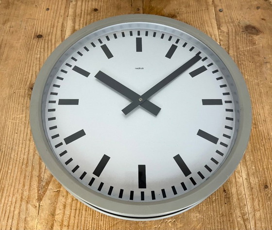Image 1 of Grijze industriële stationswandklok van Nedklok, 1960