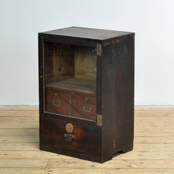 Image 1 of Petite vitrine japonaise, vers 1925