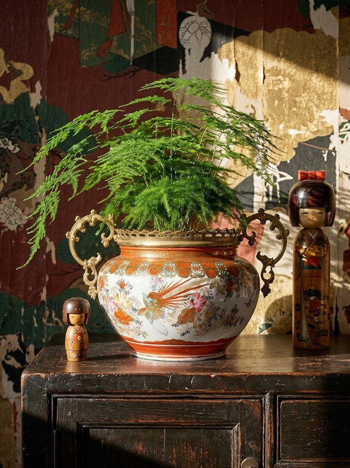 Japanse cachepot van Kutani-porselein en brons, Meiji-periode, 19e-20e eeuw.