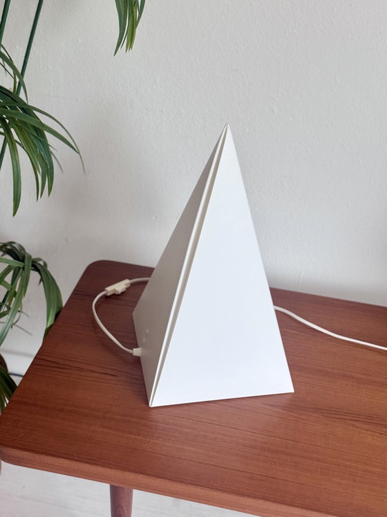 Vintage pyramid table lamp Harco Loor for Woja 1980 – Plastic (photo 4 of 7)
