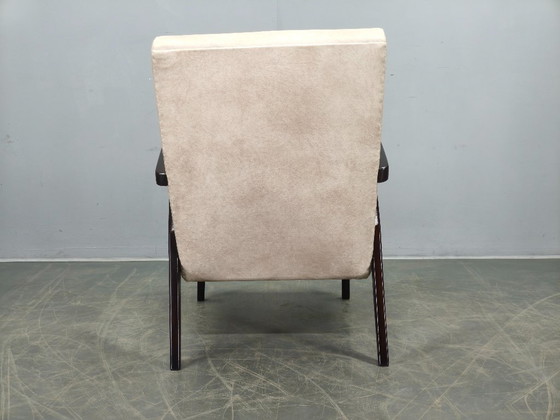 Image 1 of Sillón de terciopelo color crema de mediados de siglo, Checoslovaquia, década de 1960.