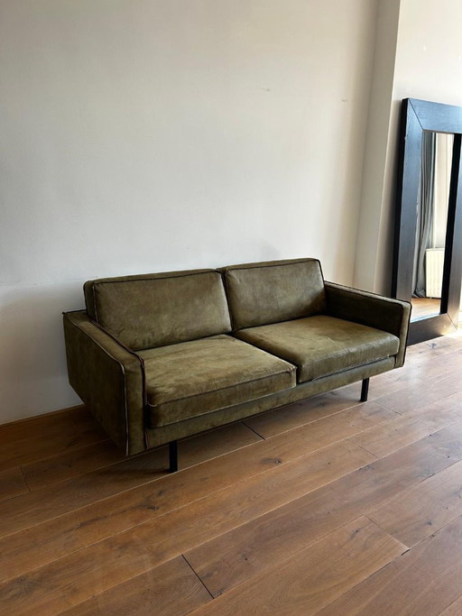 Sofá verde de 2,5 plazas con diseño industrial. – bankstel, Textile