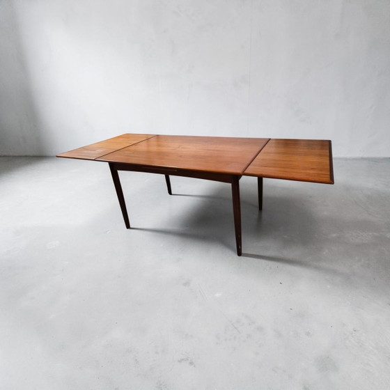 Mid-Century Teak Extendable Dining Table, Danish Design, 1960s – Wood (photo 4 of 14)