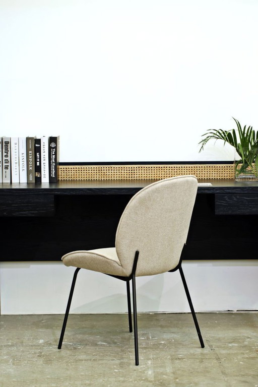 Chaises de salle à manger Paul Rogers Hella (lot de 2). Il y a donc 2 chaises au total.