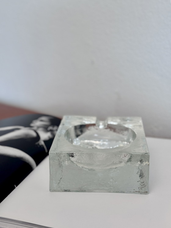Image 1 of Vintage brutalist asbak / schaal blok glas 