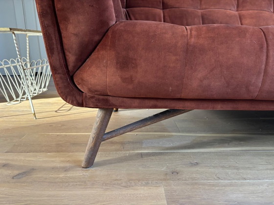 Image 1 of Comfortable 2.5-seater sofa in rust-brown velvet