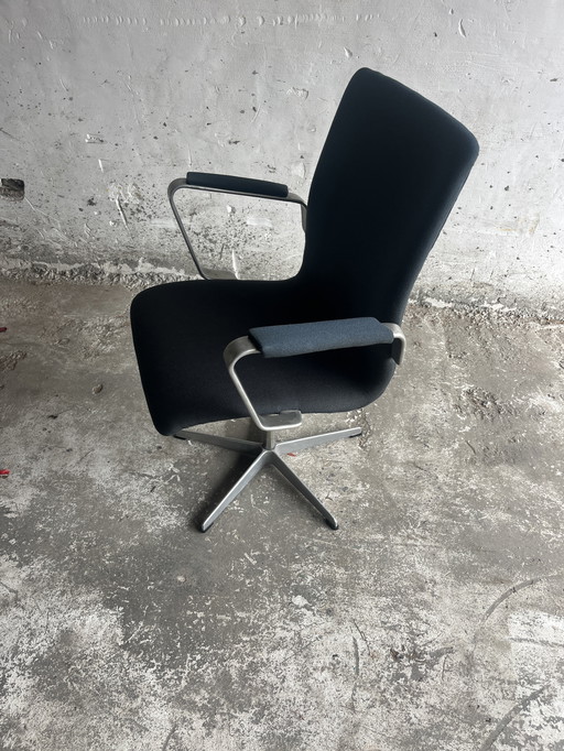 Silla giratoria Fritz Hansen FH3605 – década de 1970