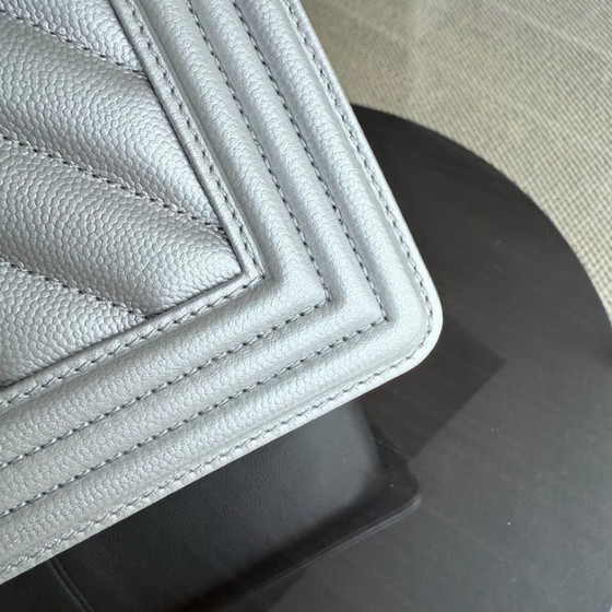 Image 1 of Borsa Chanel Boy Medium - Caviar 25CM Chevron Metallic Silver Ruthenium Silver Hardware Series 22
