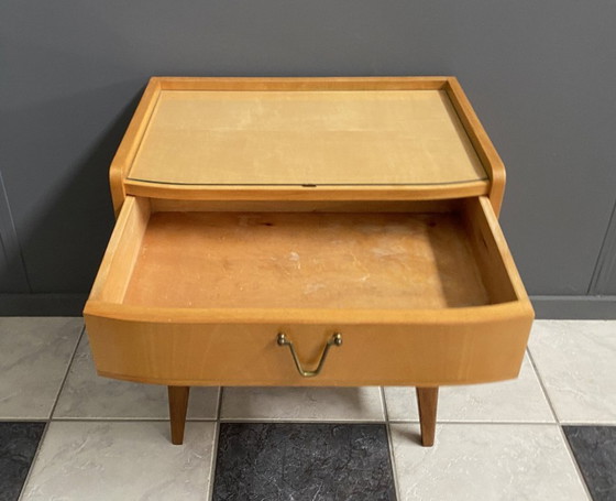 Image 1 of Mobile comodino in legno biondo con piano in vetro