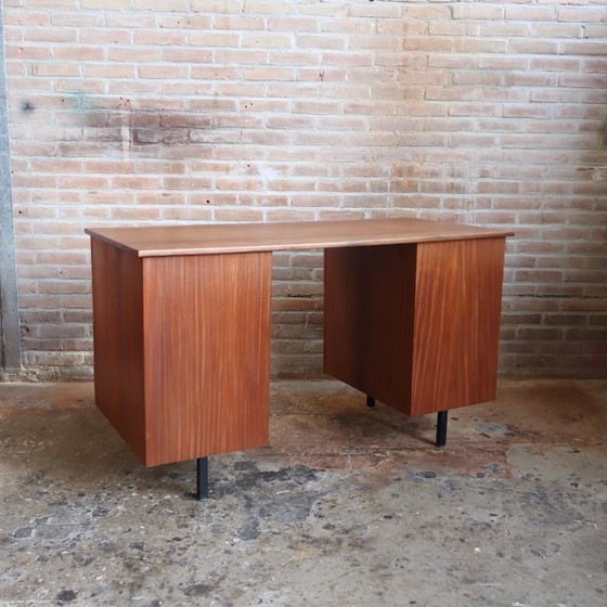 Image 1 of Scrivania vintage anni '60-'70 in teak