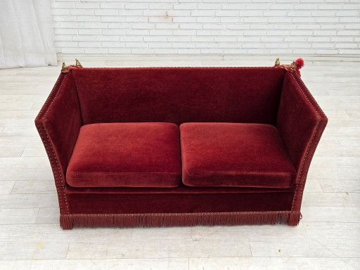Deense tweezitsbank met neerklapbare armleuningen in Spaanse stijl, jaren 70, bekleed met velours.