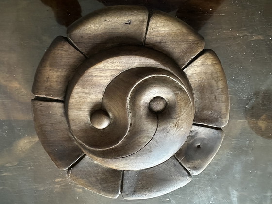 Image 1 of Plat Déco Vintage Bois Massif Sculpté Yin et Yang Diamètre 28 cm