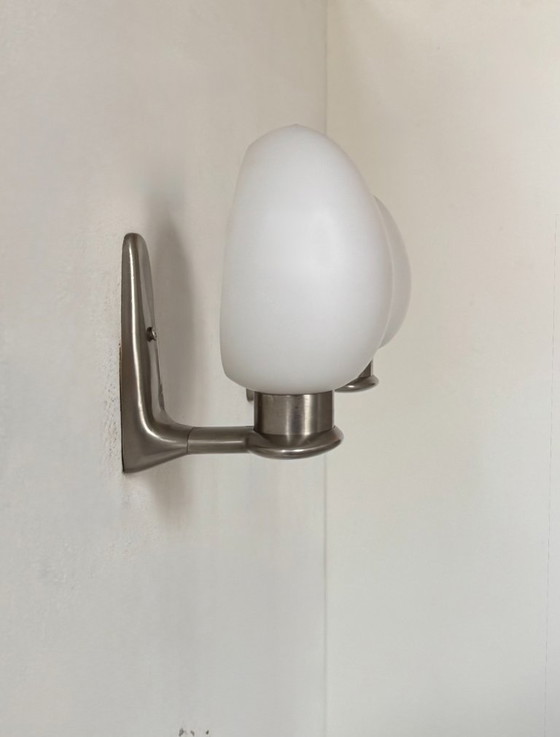 Image 1 of Coppia di applique vintage, metallo cromato e vetro satinato, Francia, 1970