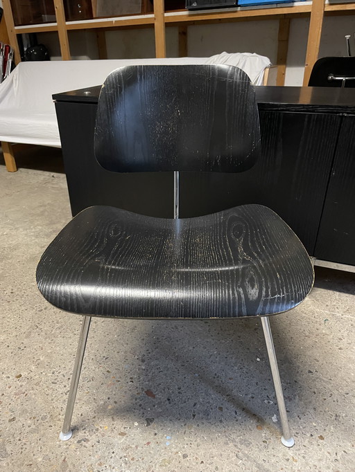 Herman Miller Eames Esszimmerstuhl aus geformtem Sperrholz mit Metallgestell (DCM)
