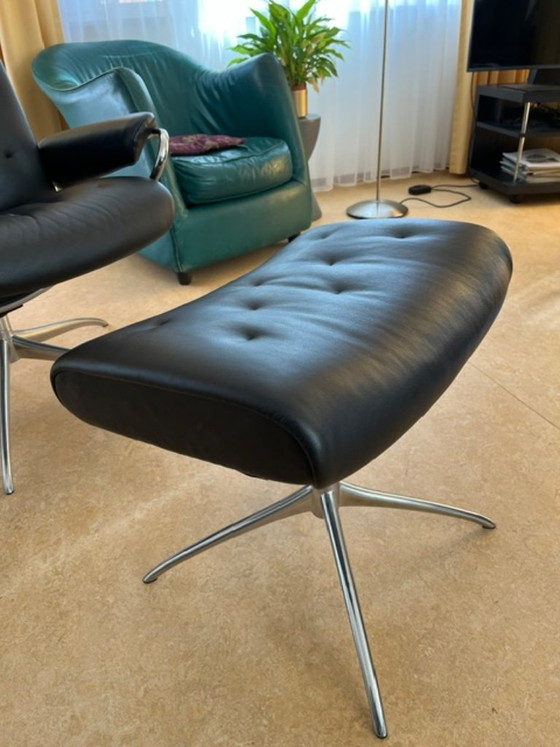 Stressless Metro M High Back adjustable recliner chair + ottoman in black leather (photo 4 of 10)