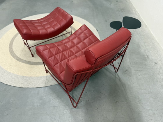 Image 1 of Leolux Volare Fauteuil met voetenbank rood leer 