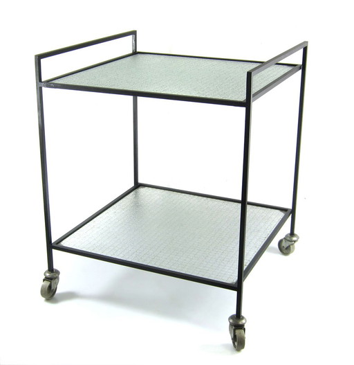 Chariot à thé minimaliste des années soixante en acier et verre armé