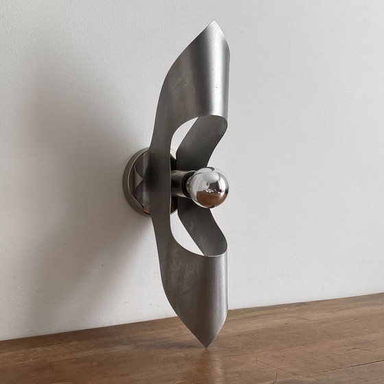 Image 1 of Applique da parete Oxar. 1970. Alluminio curvato. Era spaziale.