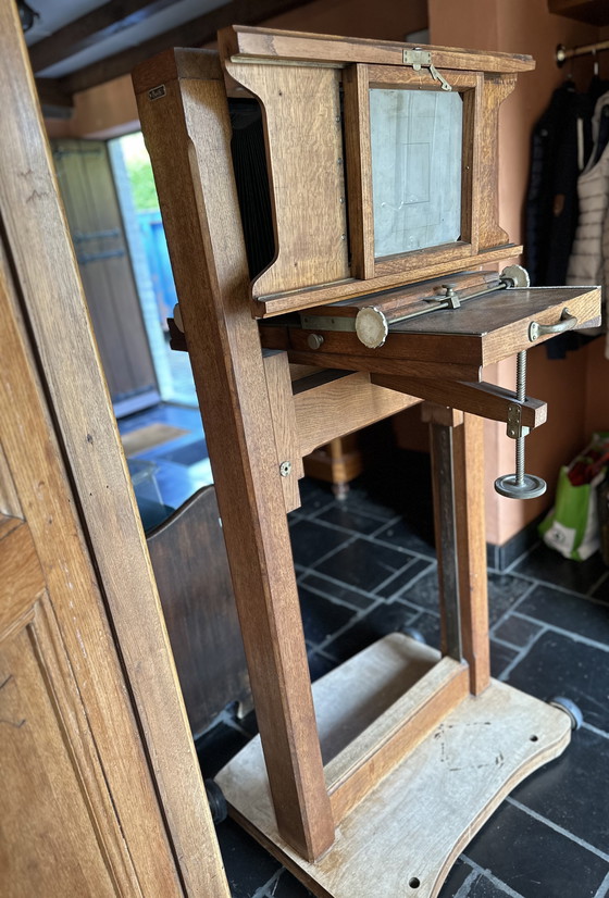 Image 1 of Vintage wooden studio camera on tripod - Narita Belgium