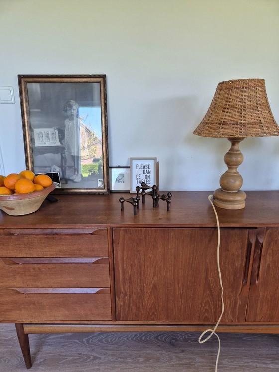 Image 1 of Lampe de table vintage en bois avec abat-jour en rotin, années 70