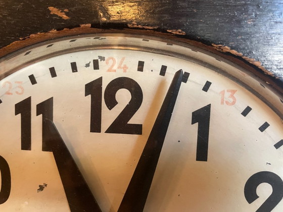 Image 1 of Fabriekesklok Klok Wandklok Vintage Frans jaren 40