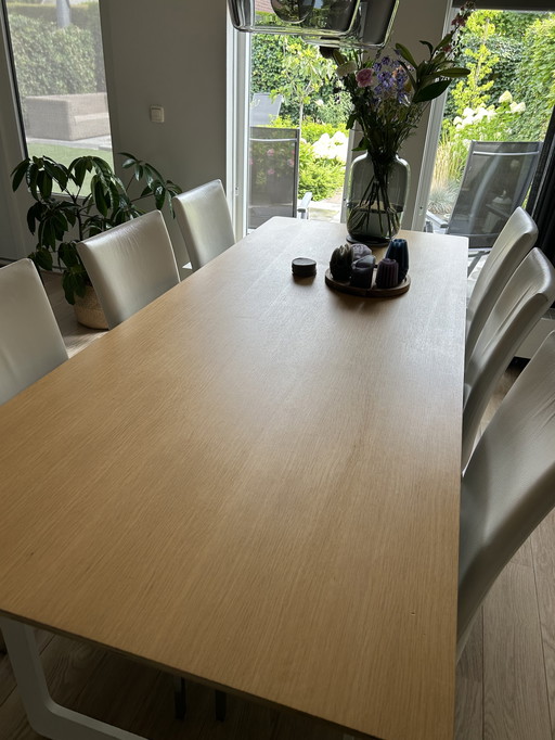 Table de salle à manger Muuto 70/70 chêne clair base blanche