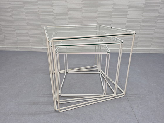 Image 1 of Tavolino Max Sauze. Tavolino da caffè vintage 'Isocele' bianco.