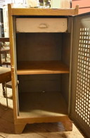 Alter Metallschrank, ockerfarben, 48 x 48 x 99,5 cm