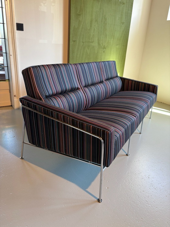 Fritz Hansen model 3303 Arne Jacobsen – 3-5 zitsbanken, Wol, Chroom (photo 13 of 15)